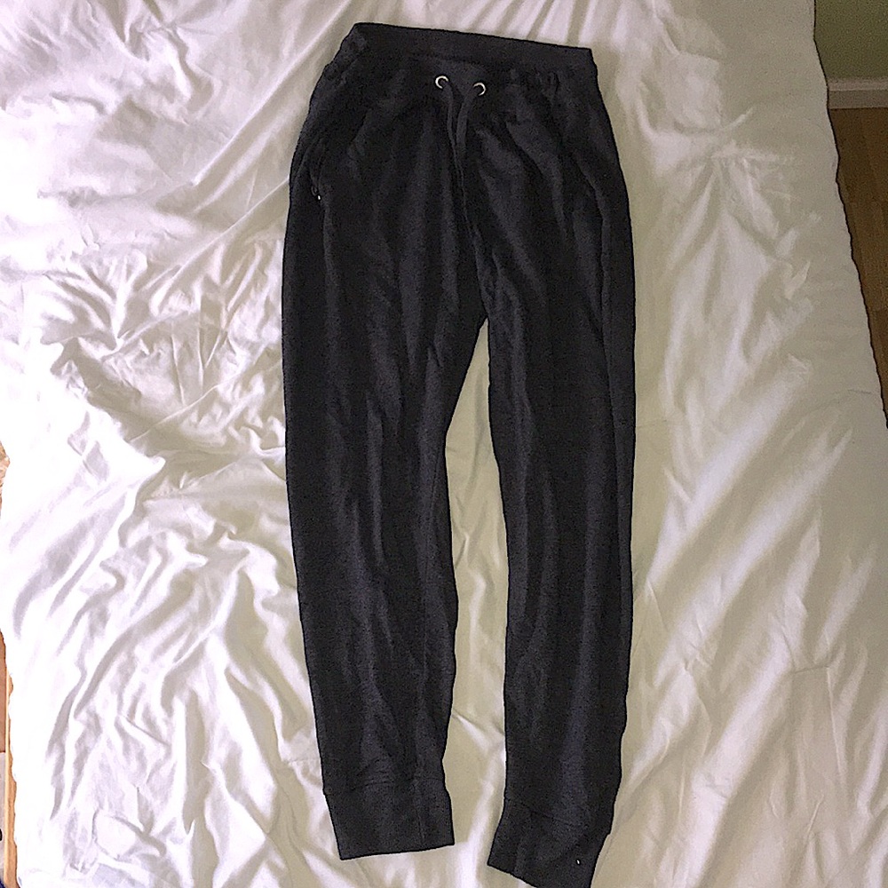 Dark Gray women’s Sweatpants with Tie at the waist, zip up pockets, size XL